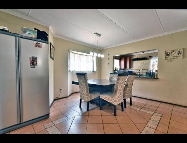 4 BEDROOM HOUSE FOR SALE IN OAKDENE